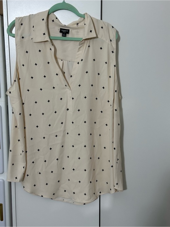 torrid Tops - torrid Cream Sleeveless Blouse with Black Diamond Print